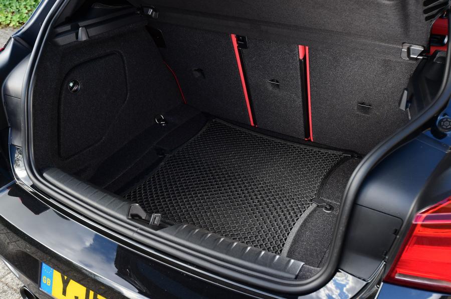 Багажник BMW M140i 5-Door 2016 года  (UK) (фото 3 из 9)